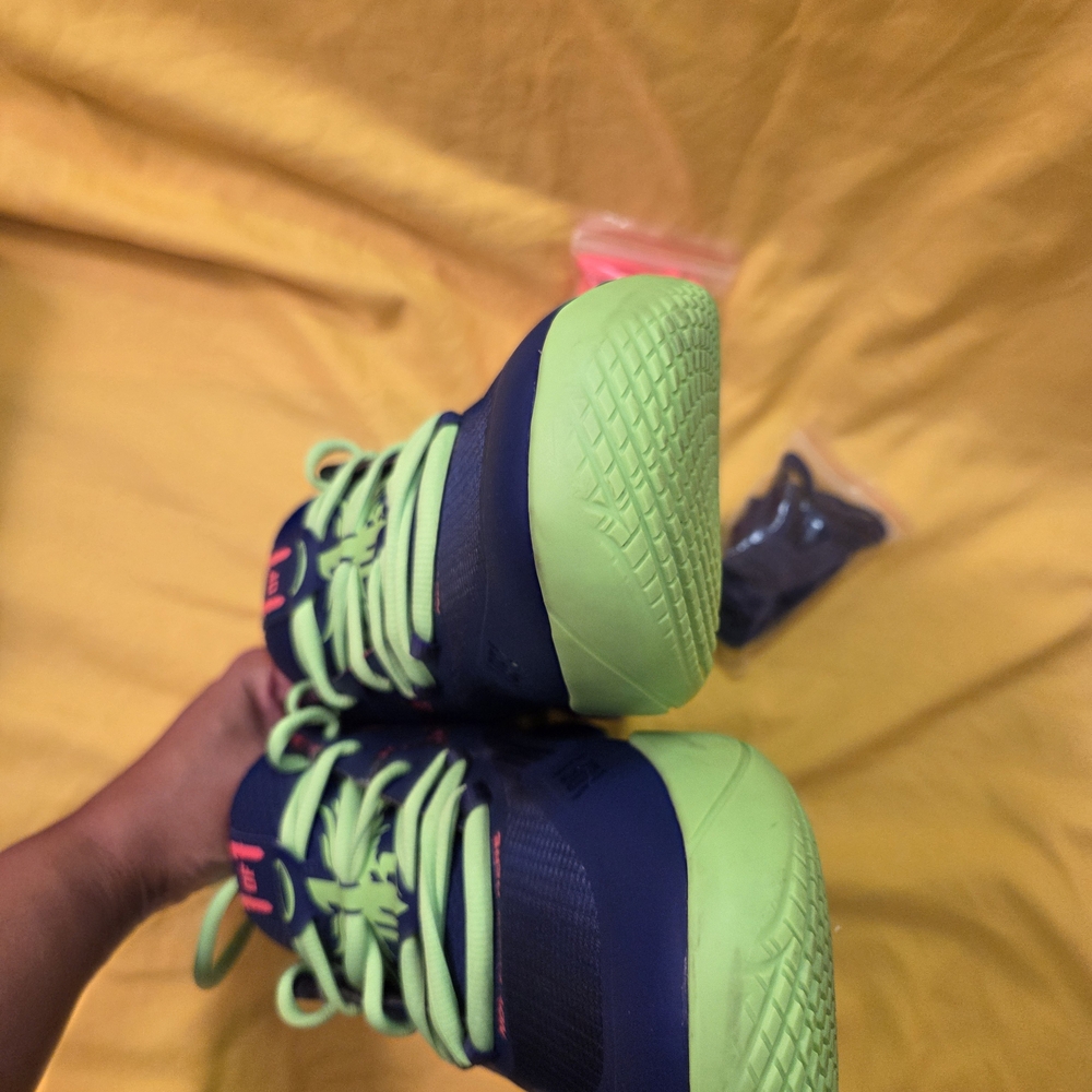 LaMelo Galaxy (Worn) Original Box - Picture 5 of 8